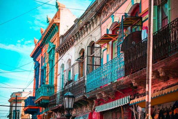 mauve-group-argentina-buenos-aires-Caminito-by-barbara-zandoval-unsplash.jpg